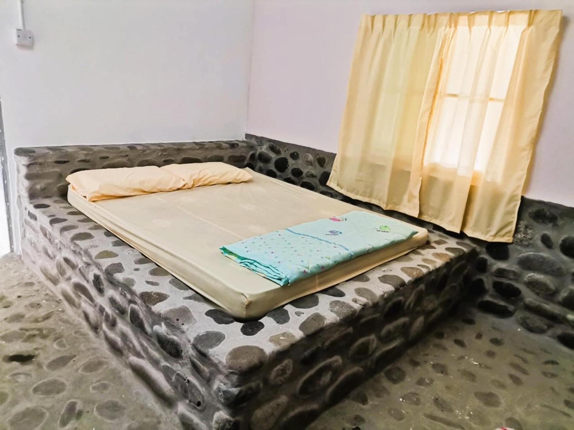 Oyo Home 90491 Flinstone Lodge Кота Кинабалу Екстериор снимка